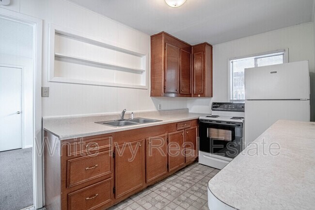 Building Photo - 137 Lee Ln