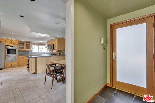 Building Photo - 15511 Woodcrest Dr