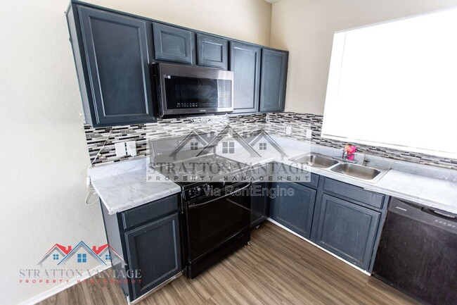 Building Photo - 2185 N Mosley Dr