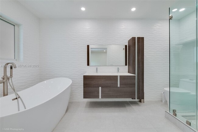 Building Photo - 1449 Cecilia Ave