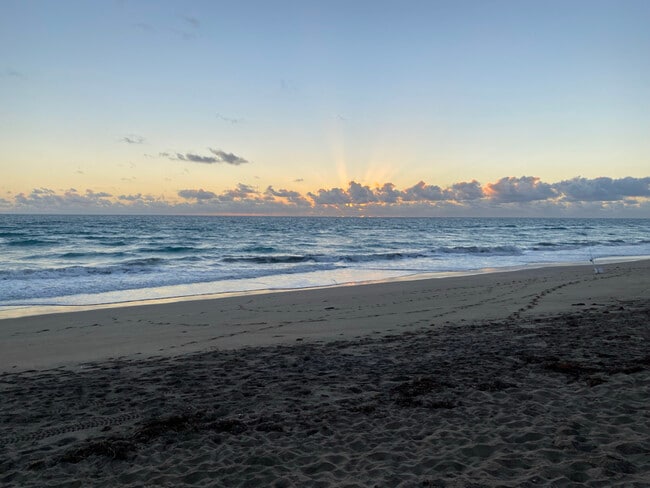 Building Photo - 1456 NE Ocean Blvd