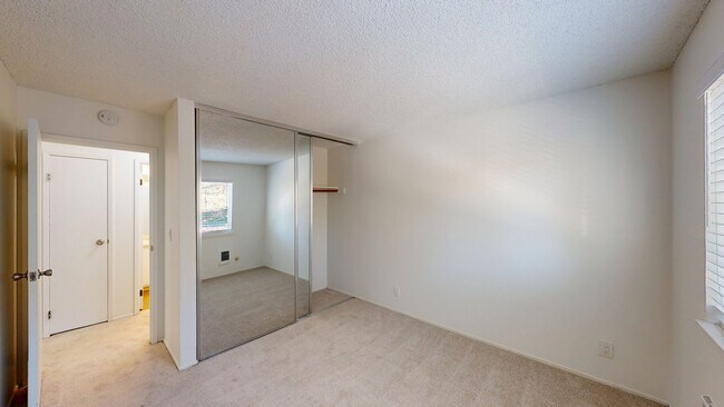 Building Photo - 445 Ignacio Blvd