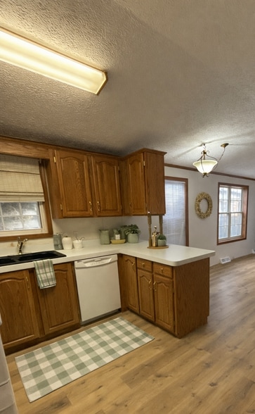 Building Photo - 145 Terri Dr