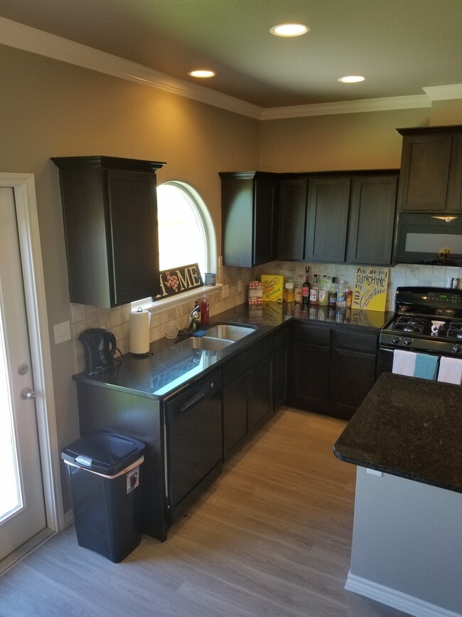 Building Photo - 8037 Pavo Real St