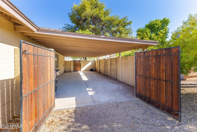 Building Photo - 8943 E Friess Dr