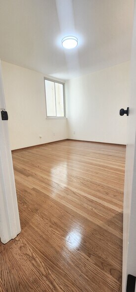 Building Photo - 286 Roosevelt Way