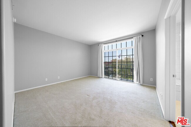Building Photo - 5848 W Olympic Blvd