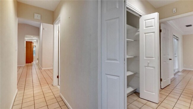 Building Photo - 10890 SW 83rd Ave