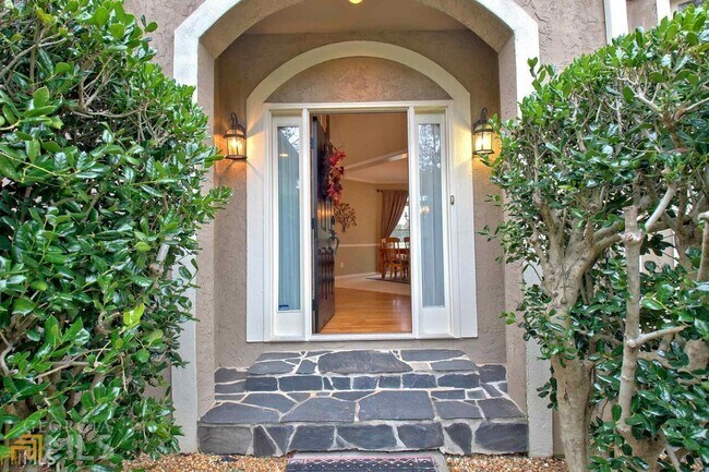 Building Photo - 404 Burgess Point