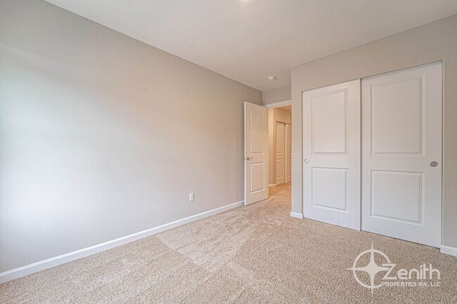 Building Photo - 7020 NE 156th Pl