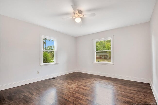 Building Photo - 4914 Walnut Dr