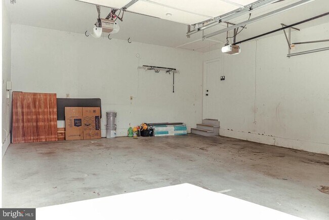 Building Photo - 5702 Cambridge Dr