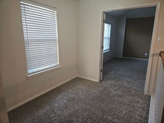 Building Photo - 3 Bedroom in Wildhorse Subdivision