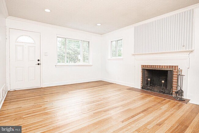 Building Photo - 3242 Holly Hill Dr