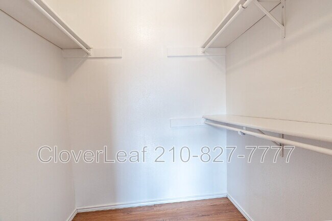 Building Photo - 5528 Lochmoor