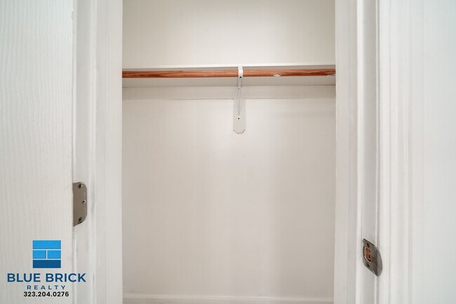 Building Photo - 1719 W 35th Pl