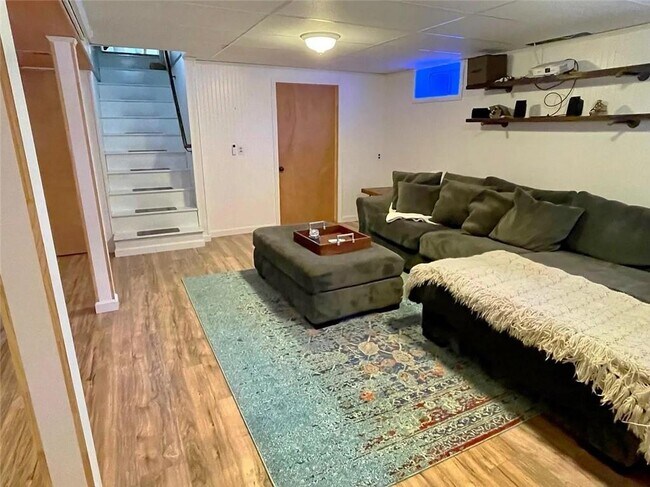 Building Photo - 30 Althea Dr