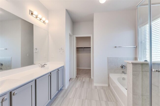 Building Photo - 6601 Avila Way