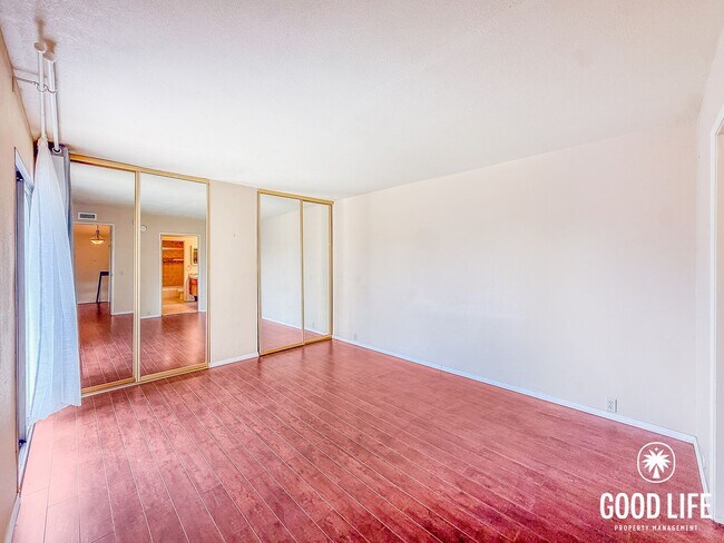 Building Photo - Bright 3B/2BA Condo in La Jolla with Spacious Kitchen and Dual Vanity Primary Bath