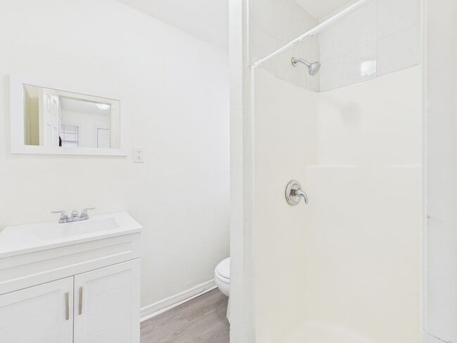 Building Photo - 1209 SW 20th Ave