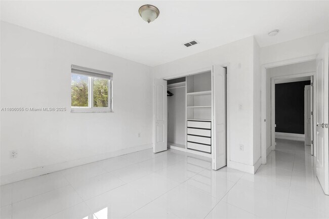 Building Photo - 6432 SW 33rd St