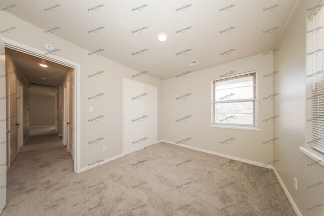 Building Photo - 5921 N College St