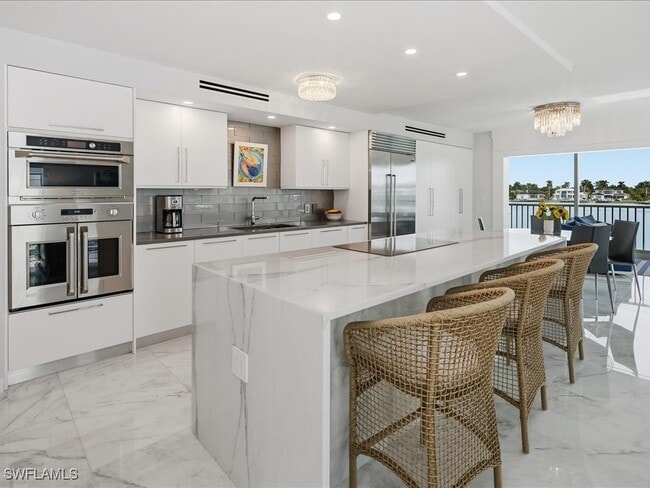 Building Photo - 2750 Gulf Shore Blvd N