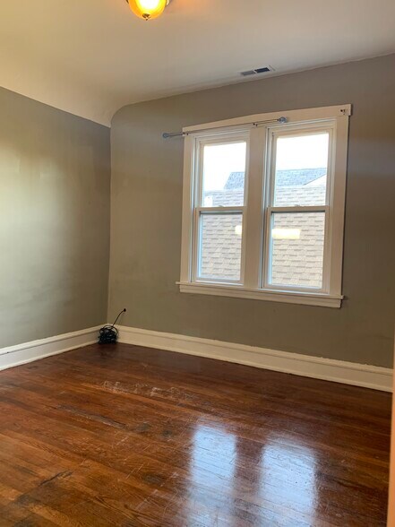 Main Bedroom - 4704 W Waveland Ave