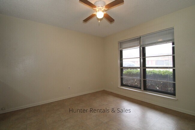 Building Photo - I Have A Pool!