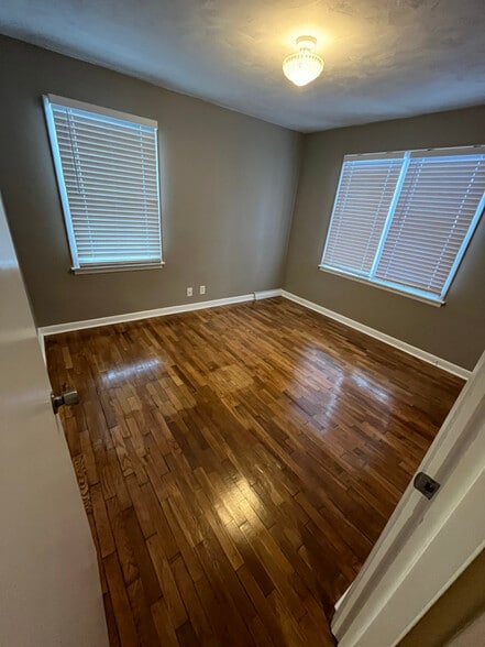 Building Photo - 411 Elizabeth St