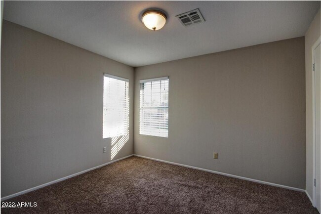 Building Photo - 728 N Hazelton Dr