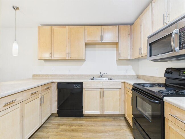 Building Photo - 711 W 32nd St