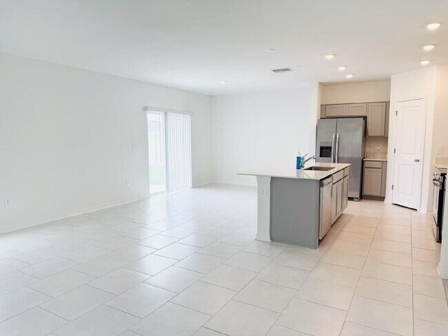 Building Photo - 644 Reggie Rd