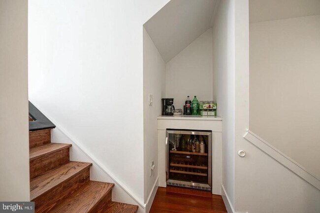 Building Photo - 1309 S Woodstock St