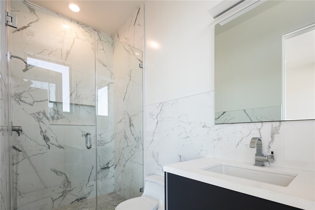 Building Photo - 1618 Amherst Ave