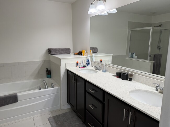 Building Photo - 4194 Royal Mews Cir