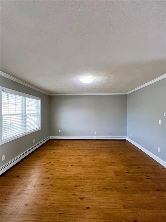 Building Photo - 927 Elm St