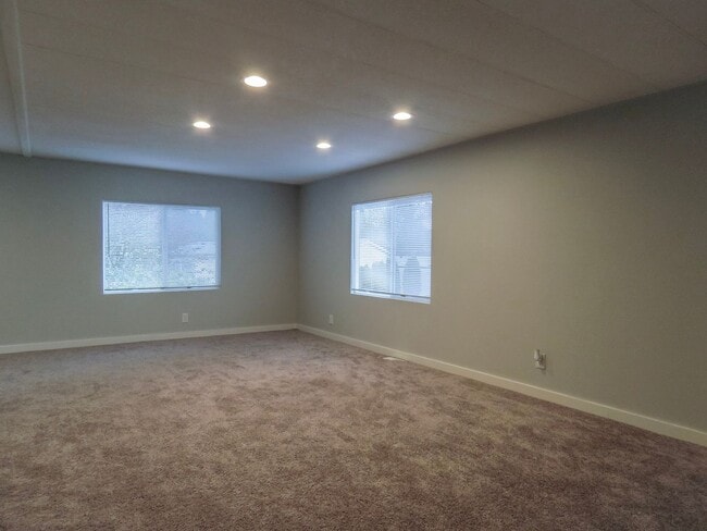 Building Photo - Century Meadows Home Available Now- Aurora