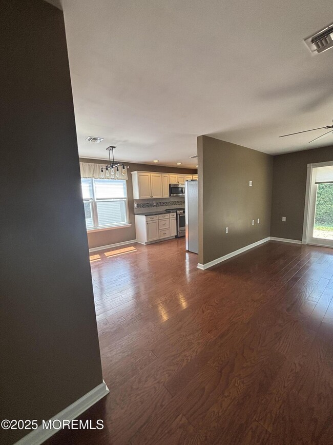Building Photo - 11 Rushmore Dr