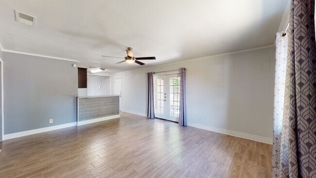 Building Photo - ALL TILE HOUSE MINUTES AWAY FROM FORT HOOD!