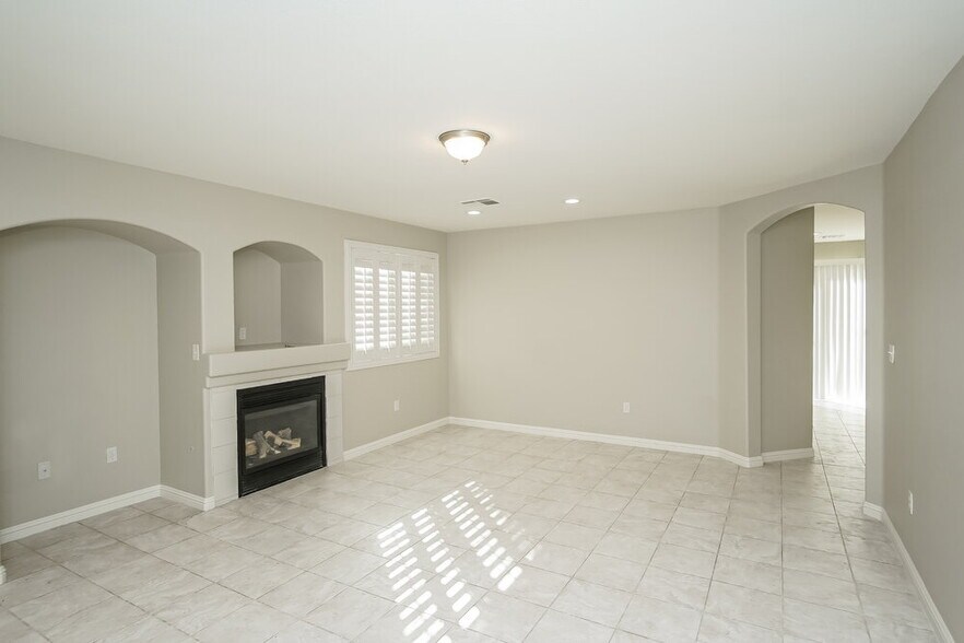 Building Photo - 9281 Hainsworth Ave