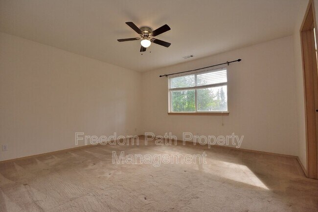Building Photo - 500 E Sand Wedge Dr