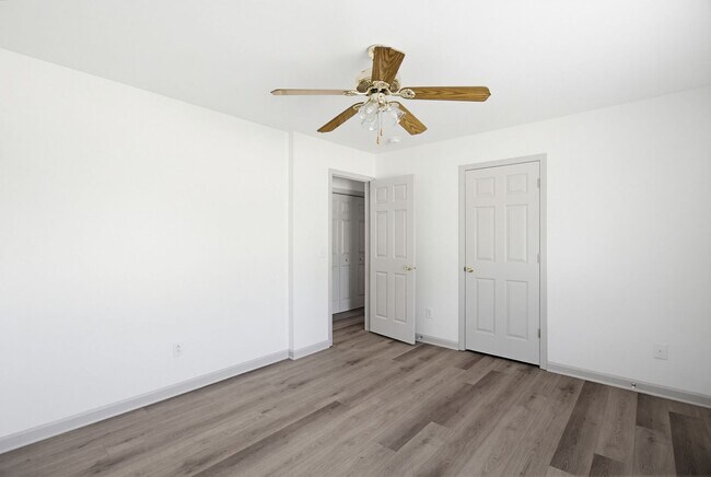 Building Photo - Beautifully Updated 3 bedroom, 2 bathroom Brick Ranch in Lexington