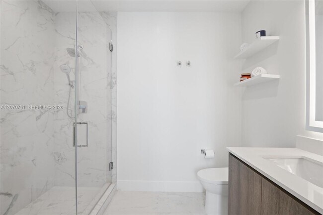 Building Photo - 17550 Collins Ave
