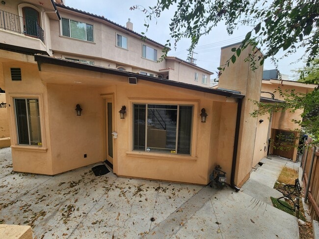 Building Photo - 11131 Sunshine Ter