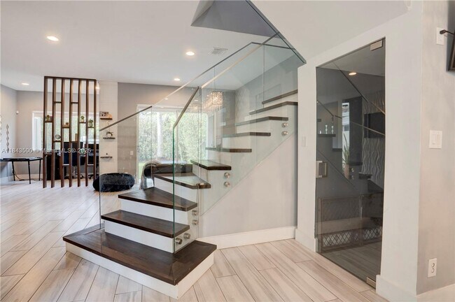 Building Photo - 1364 Harbor View W