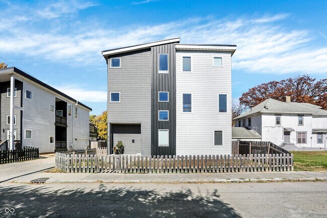 Building Photo - 816 East 21st St