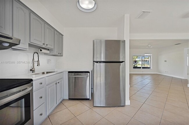 Building Photo - 380 NW 47th Ct