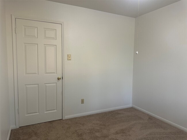 Building Photo - 1914 Indian Shores Rd