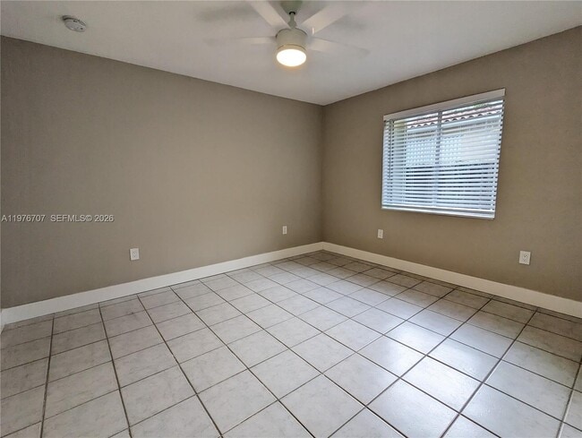 Building Photo - 987 NE 131st St